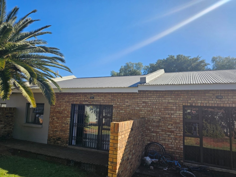 2 Bedroom Property for Sale in Rhodesdene Northern Cape
